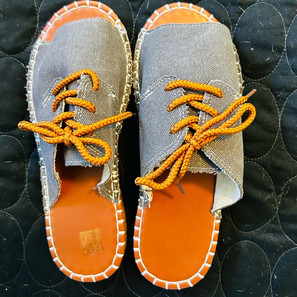 NWOT Shien sandals. Size 40. Grey with brown laces.